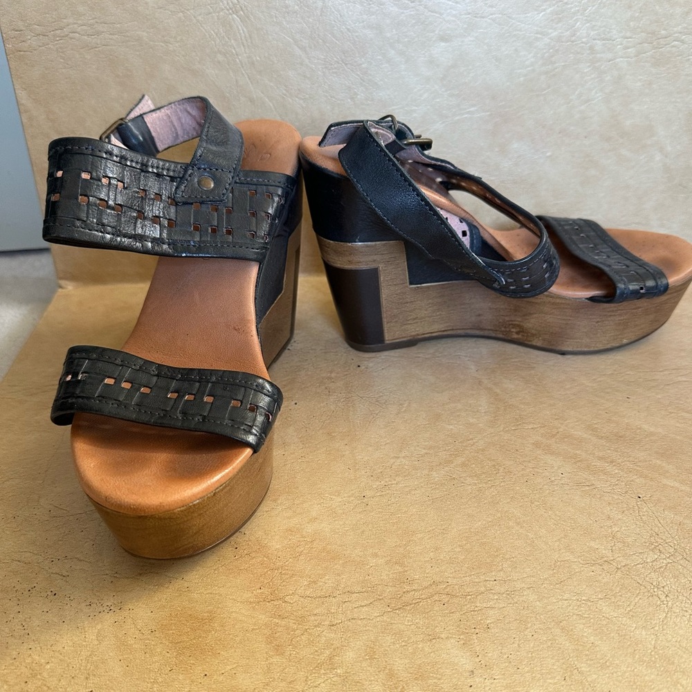 Musse & Cloud Sandal Black “Leather” Wood Platform Wedge Slingback Buckle
Size 5